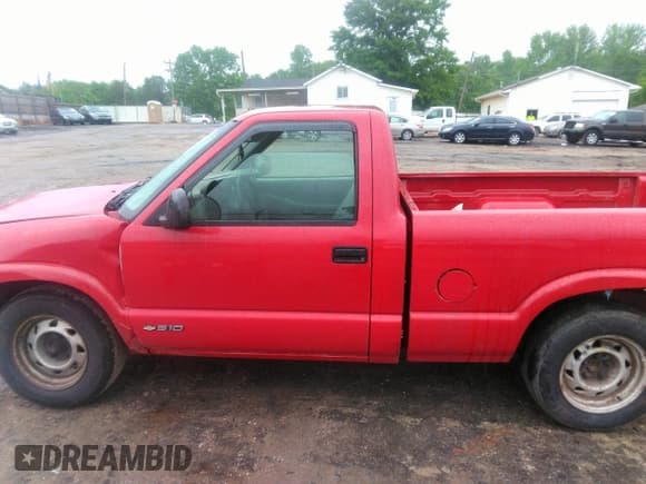 ✅ 1998 Chevrolet S-10 • VIN: 1GCCS14X7WK207793 • Lot: 42082374. Wystawiony na IAAI z przebiegiem 163 949 mil. Bezpłatny archiwum sprzedaży aukcyjnych z USA i szczegółowy raport historii pojazdu na DreamBid. Zdjęcie 14.