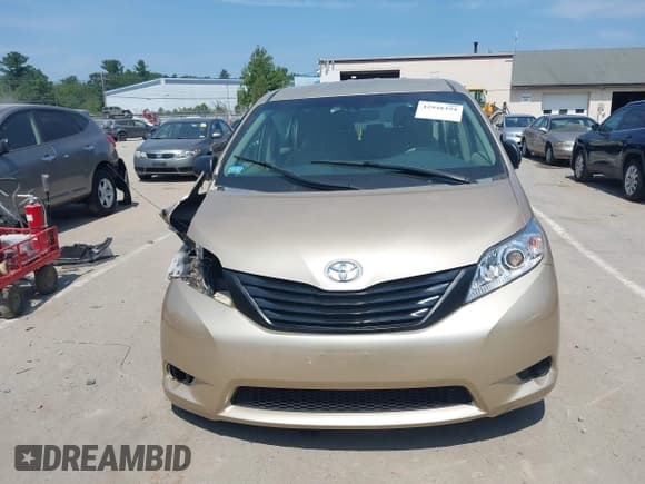 ✅ 2013 Toyota Sienna L • VIN: 5TDZK3DC3DS321573 • Lot: 42948394. Listed on IAAI with 98,780 mi. Free auction sales archive from the USA and detailed vehicle history report at DreamBid. Image 12.