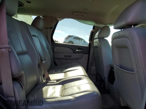 ✅ 2011 Chevrolet Tahoe LT • VIN: 1GNSKBE06BR171588 • Lot: 82760715. Wystawiony na Copart z przebiegiem 260 896 mil. Bezpłatny archiwum sprzedaży aukcyjnych z USA i szczegółowy raport historii pojazdu na DreamBid. Zdjęcie 11.