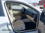 ✅ 2014 Volkswagen Jetta TDI w/Sunroof & Nav • VIN: 3VWPL7AJ0EM608544 • Lot: 42549920. Listed on IAAI with 185,900 mi. Free auction sales archive from the USA and detailed vehicle history report at DreamBid. Image 5.