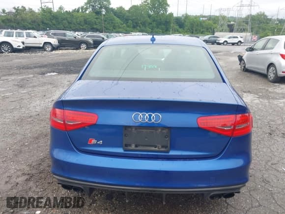 ✅ 2015 Audi S4 Premium Plus • VIN: WAUBGAFL9FA030335 • Lot: 42369461. Wystawiony na IAAI z przebiegiem 61 876 mil. Bezpłatny archiwum sprzedaży aukcyjnych z USA i szczegółowy raport historii pojazdu na DreamBid. Zdjęcie 17.