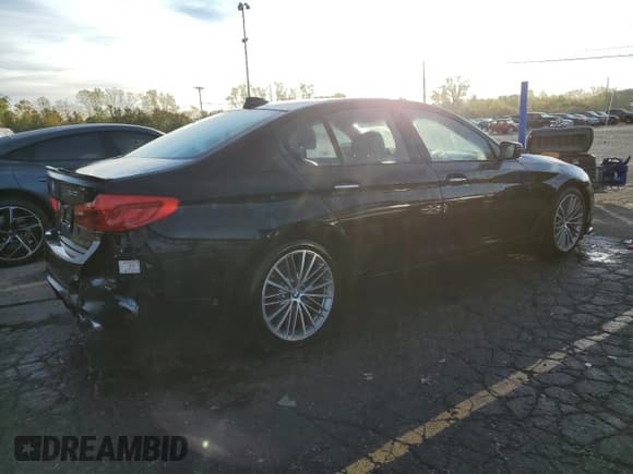 ✅ 2018 BMW 5 Series 540i xDrive • VIN: WBAJE7C58JWD52568 • Lot: 84784725. Wystawiony na Copart z przebiegiem 108 552 mil. Bezpłatny archiwum sprzedaży aukcyjnych z USA i szczegółowy raport historii pojazdu na DreamBid. Zdjęcie 3.
