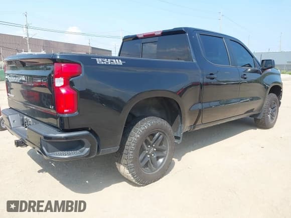 ✅ 2021 Chevrolet Silverado 1500 LT Trail Boss • VIN: 3GCPYFEL8MG141705 • Lot: 42914784. Wystawiony na IAAI z przebiegiem 40 543 mil. Bezpłatny archiwum sprzedaży aukcyjnych z USA i szczegółowy raport historii pojazdu na DreamBid. Zdjęcie 4.