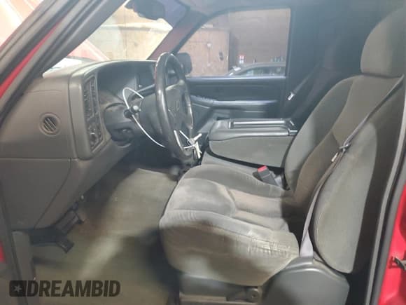 ✅ 2004 Chevrolet Silverado 2500HD LS • VIN: 1GCHK23U34F143230 • Lot: 93073575. Wystawiony na Copart z przebiegiem 200 178 mil. Bezpłatny archiwum sprzedaży aukcyjnych z USA i szczegółowy raport historii pojazdu na DreamBid. Zdjęcie 7.