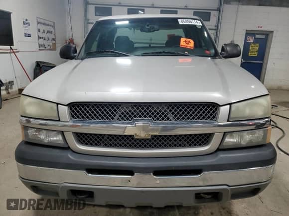 ✅ 2005 Chevrolet Silverado 1500 LS • VIN: 1GCEK19V05Z305800 • Lot: 86966714. Wystawiony na Copart z przebiegiem 340 587 mil mil. Skorzystaj z bezpłatnego archiwum sprzedaży aukcyjnych z USA i zobacz szczegółowy raport historii pojazdu na DreamBid. Zdjęcie 5.