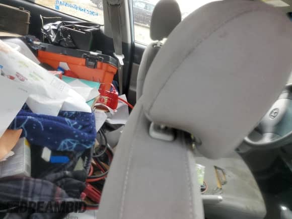 2009 Hyundai Accent Auto GS z VIN KMHCM36CX9U117686, wystawiony jako Copart lot #71089494 z przebiegiem 276 506 mil mil oraz Szkoda całkowita • Salvage title. Historia ofert i sprzedaży dostępna na DreamBid. Obrazek 10.