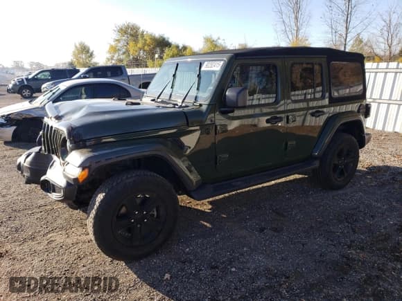 ✅ 2021 Jeep Wrangler Unlimited Sahara Altitude • VIN: 1C4HJXEMXMW598363 • Лот: 90282415. Опубликован ранее на Copart с пробегом Не указан. Бесплатный доступ к архиву аукционных продаж из США и подробный отчёт об истории автомобиля на DreamBid. Изображение 1.