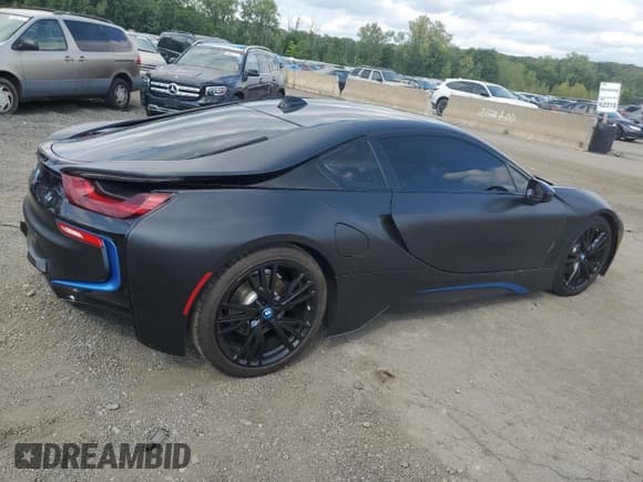 ✅ 2016 BMW i8 • VIN: WBY2Z2C53GV675984 • Лот: 68881064. Опубликован ранее на Copart с пробегом 49 839 миль. Бесплатный доступ к архиву аукционных продаж из США и подробный отчёт об истории автомобиля на DreamBid. Изображение 3.