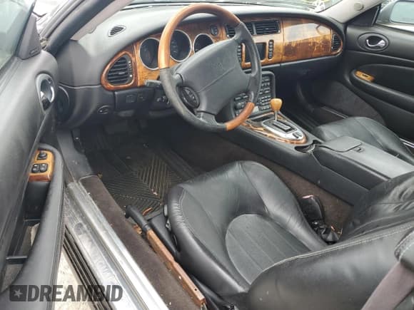 ✅ 2005 Jaguar XK XK8 • VIN: SAJDA42C052A40656 • Лот: 61458164. Опубликован ранее на Copart с пробегом 107 147 миль. Бесплатный доступ к архиву аукционных продаж из США и подробный отчёт об истории автомобиля на DreamBid. Изображение 8.