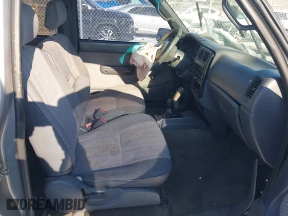 ✅ 1996 Toyota Tacoma • VIN: 4TAWM72NXTZ173679 • Lot: 41354969. Wystawiony na IAAI z przebiegiem 218 089 mil. Bezpłatny archiwum sprzedaży aukcyjnych z USA i szczegółowy raport historii pojazdu na DreamBid. Zdjęcie 5.