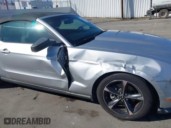 ✅ 2012 Ford Mustang Premium • VIN: 1ZVBP8EM2C5235096 • Lot: 43385320. Listed on IAAI with 110,439 mi. Free auction sales archive from the USA and detailed vehicle history report at DreamBid. Image 6.