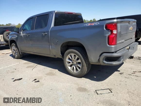 ✅ 2022 Chevrolet Silverado 1500 Custom • VIN: 3GCPYBEK8NG155380 • Lot: 48156445. Wystawiony na Copart z przebiegiem 90 096 mil. Bezpłatny archiwum sprzedaży aukcyjnych z USA i szczegółowy raport historii pojazdu na DreamBid. Zdjęcie 2.