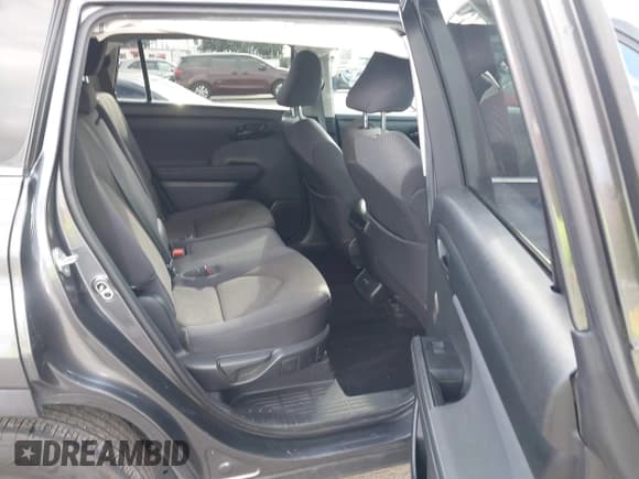 ✅ 2020 Toyota Highlander L • VIN: 5TDCZRAH1LS012736 • Lot: 43183922. Wystawiony na IAAI z przebiegiem 73 487 mil. Bezpłatny archiwum sprzedaży aukcyjnych z USA i szczegółowy raport historii pojazdu na DreamBid. Zdjęcie 8.