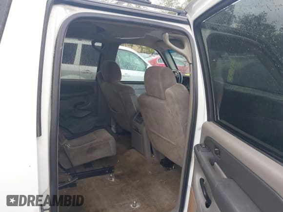 ✅ 2003 Chevrolet Suburban LS • VIN: 3GNFK16Z93G346023 • Лот: 42986722. Опубликован ранее на IAAI с пробегом 367 416 миль. Бесплатный доступ к архиву аукционных продаж из США и подробный отчёт об истории автомобиля на DreamBid. Изображение 8.