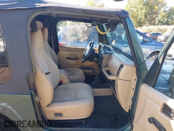 ✅ 2001 Jeep Wrangler Sport • VIN: 1J4FA49SX1P331951 • Лот: 43494613. Опубликован ранее на IAAI с пробегом 86 086 миль. Бесплатный доступ к архиву аукционных продаж из США и подробный отчёт об истории автомобиля на DreamBid. Изображение 5.