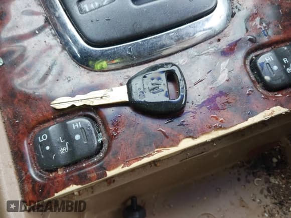 ✅ 2001 Acura MDX Touring • VIN: 2HNYD18691H503961 • Lot: 41978660. Wystawiony na IAAI z przebiegiem 251 752 mil. Bezpłatny archiwum sprzedaży aukcyjnych z USA i szczegółowy raport historii pojazdu na DreamBid. Zdjęcie 11.