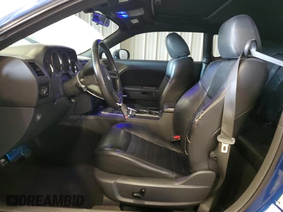 ✅ 2010 Dodge Challenger SE • VIN: 2B3CJ4DV8AH281938 • Lot: 78267764. Wystawiony na Copart z przebiegiem 134 638 mil. Bezpłatny archiwum sprzedaży aukcyjnych z USA i szczegółowy raport historii pojazdu na DreamBid. Zdjęcie 7.