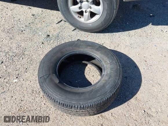 ✅ 2008 Kia Sorento LX • VIN: KNDJD735385830172 • Lot: 43557138. Wystawiony na IAAI z przebiegiem 124 229 mil. Bezpłatny archiwum sprzedaży aukcyjnych z USA i szczegółowy raport historii pojazdu na DreamBid. Zdjęcie 18.