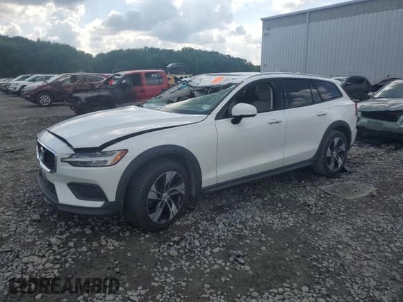 ✅ 2020 Volvo V60 • VIN: YV4102WKXL1040008 • Lot: 64828355. Listed on Copart with 40,803 mi. Free auction sales archive from the USA and detailed vehicle history report at DreamBid. Image 1.