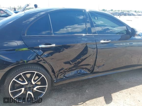 ✅ 2018 Mercedes-Benz E 43 AMG • VIN: WDDZF6EB6JA322257 • Lot: 43322111. Listed on IAAI with 129,748 mi. Free auction sales archive from the USA and detailed vehicle history report at DreamBid. Image 6.