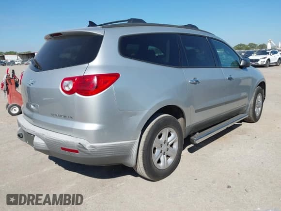 ✅ 2012 Chevrolet Traverse LS • VIN: 1GNKRFED0CJ203957 • Лот: 43375085. Опубликован ранее на IAAI с пробегом 174 348 миль. Бесплатный доступ к архиву аукционных продаж из США и подробный отчёт об истории автомобиля на DreamBid. Изображение 4.
