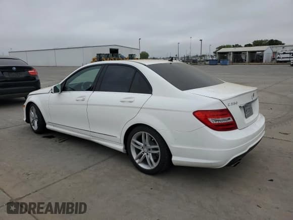 ✅ 2014 Mercedes-Benz C 250 Sport • VIN: WDDGF4HB1EA957805 • Lot: 53570455. Wystawiony na Copart z przebiegiem 35 894 mil. Bezpłatny archiwum sprzedaży aukcyjnych z USA i szczegółowy raport historii pojazdu na DreamBid. Zdjęcie 2.