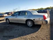 ✅ 2004 Lincoln Town Car Signature • VIN: 1LNHM81W34Y652204 • Lot: 89894065. Wystawiony na Copart z przebiegiem 252 871 mil. Bezpłatny archiwum sprzedaży aukcyjnych z USA i szczegółowy raport historii pojazdu na DreamBid. Zdjęcie 2.
