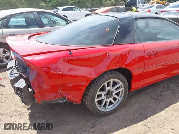 2002 Chevrolet Camaro Z28 z VIN 2G1FP22G222101109, wystawiony jako IAAI lot #39531558 z przebiegiem 100 136 mil mil oraz . Historia ofert i sprzedaży dostępna na DreamBid. Obrazek 18.