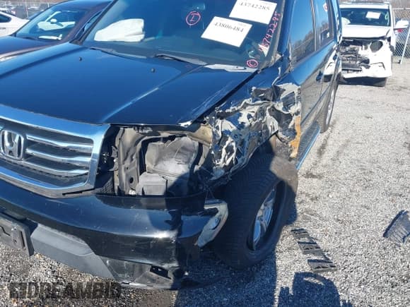 ✅ 2015 Honda Pilot EX-L • VIN: 5FNYF4H74FB009949 • Lot: 43806484. Listed on IAAI with 196,118 mi. Free auction sales archive from the USA and detailed vehicle history report at DreamBid. Image 6.