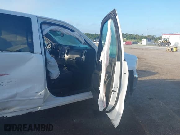 ✅ 2018 Chevrolet Silverado 1500 LT • VIN: 3GCUKREC2JG373136 • Lot: 43377912. Wystawiony na IAAI z przebiegiem 113 869 mil. Bezpłatny archiwum sprzedaży aukcyjnych z USA i szczegółowy raport historii pojazdu na DreamBid. Zdjęcie 5.