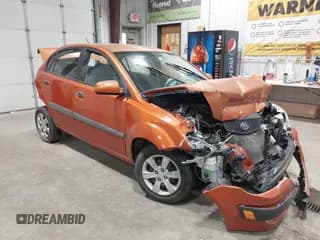 ✅ 2009 Kia Rio LX • VIN: KNADE223X96447092 • Lot: 43485187. Wystawiony na IAAI z przebiegiem 160 630 mil. Bezpłatny archiwum sprzedaży aukcyjnych z USA i szczegółowy raport historii pojazdu na DreamBid. Zdjęcie 1.