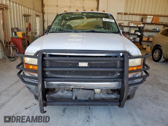 ✅ 2001 Ford F-250 XL • VIN: 1FTNW21F41EC99354 • Lot: 84170975. Wystawiony na Copart z przebiegiem 375 810 mil. Bezpłatny archiwum sprzedaży aukcyjnych z USA i szczegółowy raport historii pojazdu na DreamBid. Zdjęcie 5.