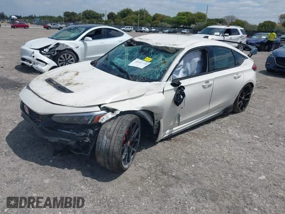 ✅ 2025 Honda Civic Type R • VIN: JHMFL5G46SX002433 • Lot: 42097750. Listed on IAAI with 3,270 mi. Free auction sales archive from the USA and detailed vehicle history report at DreamBid. Image 18.