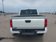 ✅ 2025 Toyota Tacoma SR • VIN: 3TYLB5JN4ST063931 • Лот: 42525758. Опубликован ранее на IAAI с пробегом 7 985 миль. Бесплатный доступ к архиву аукционных продаж из США и подробный отчёт об истории автомобиля на DreamBid. Изображение 16.