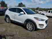 2019 Hyundai Tucson SE z VIN KM8J23A45KU869928, wystawiony jako Copart lot #87183485 z przebiegiem 42 648 mil mil oraz Szkoda całkowita • Salvage title. Historia ofert i sprzedaży dostępna na DreamBid. Obrazek 4.