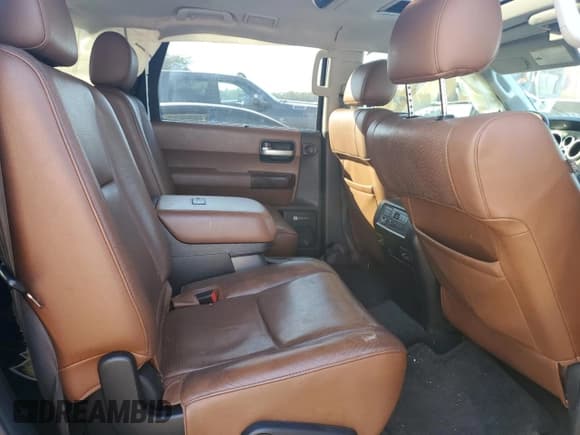 ✅ 2016 Toyota Sequoia Platinum • VIN: 5TDDW5G18GS144639 • Lot: 88896755. Wystawiony na Copart z przebiegiem 141 248 mil. Bezpłatny archiwum sprzedaży aukcyjnych z USA i szczegółowy raport historii pojazdu na DreamBid. Zdjęcie 11.