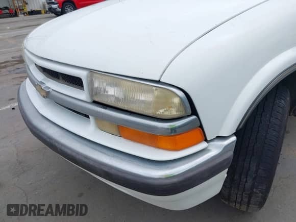 2000 Chevrolet Blazer LS z VIN 1GNCS13W4Y2254590, wystawiony jako IAAI lot #42173829 z przebiegiem 178 991 mil mil oraz . Historia ofert i sprzedaży dostępna na DreamBid. Obrazek 6.