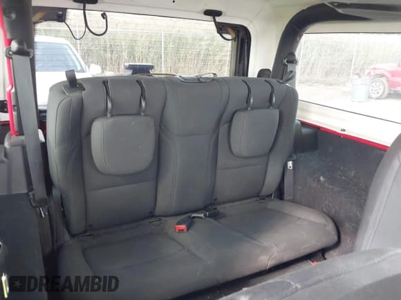 ✅ 2020 Jeep Wrangler Sport S • VIN: 1C4GJXAN7LW204973 • Lot: 43255903. Wystawiony na IAAI z przebiegiem 91 647 mil. Bezpłatny archiwum sprzedaży aukcyjnych z USA i szczegółowy raport historii pojazdu na DreamBid. Zdjęcie 8.