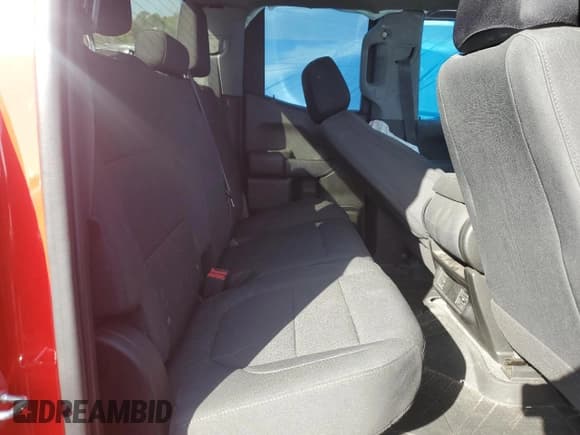 ✅ 2021 Chevrolet Silverado 1500 Custom • VIN: 1GCRYBEK5MZ328084 • Lot: 46501684. Wystawiony na Copart z przebiegiem 18 634 mil. Bezpłatny archiwum sprzedaży aukcyjnych z USA i szczegółowy raport historii pojazdu na DreamBid. Zdjęcie 10.