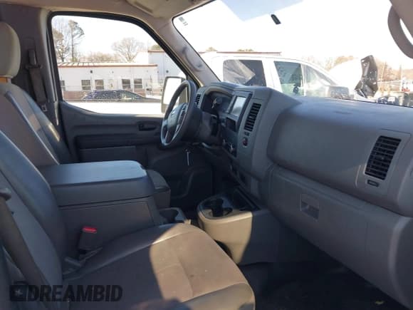 ✅ 2020 Nissan NV Cargo SV • VIN: 1N6BF0LY2LN804118 • Lot: 41428353. Listed on IAAI with 111,941 mi. Free auction sales archive from the USA and detailed vehicle history report at DreamBid. Image 5.
