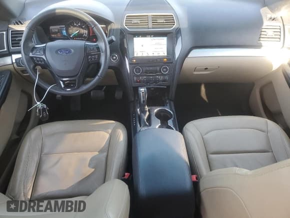 ✅ 2017 Ford Explorer XLT • VIN: 1FM5K8DH1HGA73911 • Lot: 92266835. Wystawiony na Copart z przebiegiem 119 671 mil. Bezpłatny archiwum sprzedaży aukcyjnych z USA i szczegółowy raport historii pojazdu na DreamBid. Zdjęcie 8.