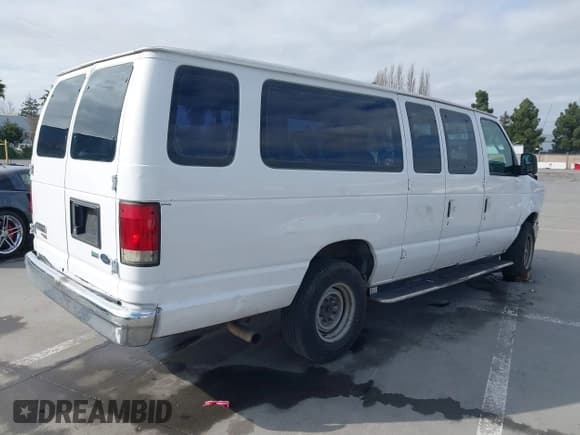 ✅ 2013 Ford Econoline Passenger XL • VIN: 1FBSS3BL4DDA83236 • Lot: 41477441. Wystawiony na IAAI z przebiegiem 164 210 mil. Bezpłatny archiwum sprzedaży aukcyjnych z USA i szczegółowy raport historii pojazdu na DreamBid. Zdjęcie 4.