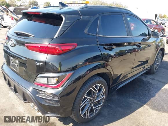 ✅ 2023 Hyundai Kona N Line • VIN: KM8K33A30PU973551 • Lot: 43100970. Wystawiony na IAAI z przebiegiem 22 207 mil mil. Skorzystaj z bezpłatnego archiwum sprzedaży aukcyjnych z USA i zobacz szczegółowy raport historii pojazdu na DreamBid. Zdjęcie 4.