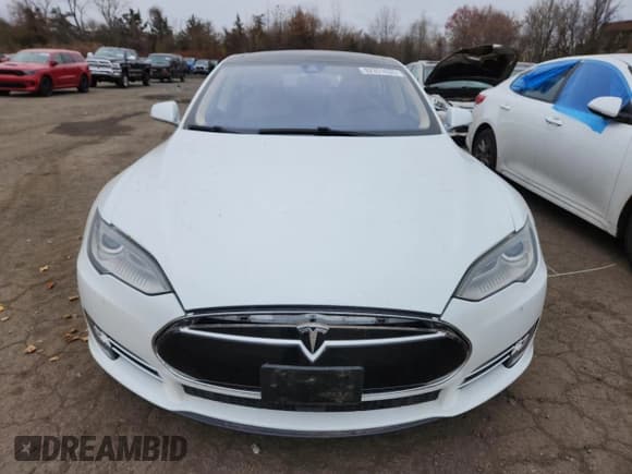 ✅ 2015 Tesla Model S 85D • VIN: 5YJSA1H21FF084437 • Lot: 92351635. Wystawiony na Copart z przebiegiem 141 783 mil. Bezpłatny archiwum sprzedaży aukcyjnych z USA i szczegółowy raport historii pojazdu na DreamBid. Zdjęcie 5.