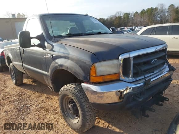 ✅ 2001 Ford F-250 XL • VIN: 1FTNF21L21EB78182 • Lot: 41477682. Wystawiony na IAAI z przebiegiem 122 188 mil. Bezpłatny archiwum sprzedaży aukcyjnych z USA i szczegółowy raport historii pojazdu na DreamBid. Zdjęcie 1.