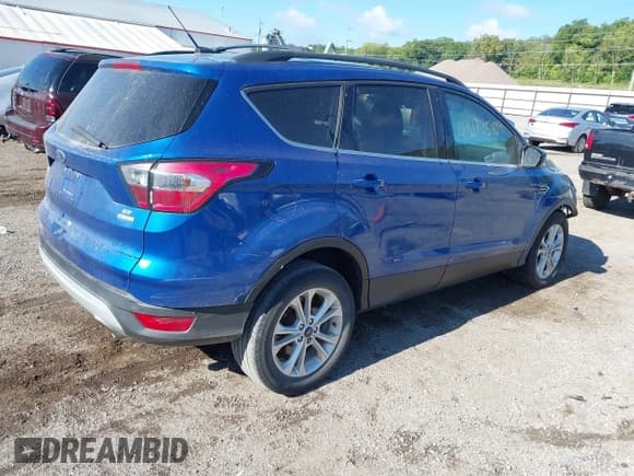 ✅ 2017 Ford Escape SE • VIN: 1FMCU0GD7HUE77583 • Лот: 43035853. Опубликован ранее на IAAI с пробегом 70 398 миль. Бесплатный доступ к архиву аукционных продаж из США и подробный отчёт об истории автомобиля на DreamBid. Изображение 4.