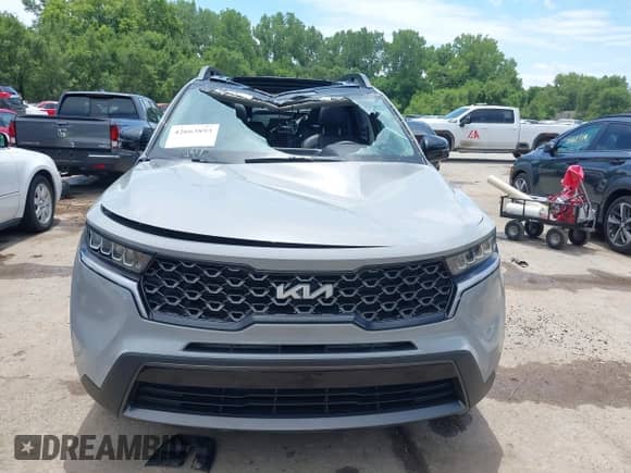 2022 Kia Sorento X-Line S z VIN 5XYRLDLC0NG095849, wystawiony jako IAAI lot #42663893 z przebiegiem 42 132 mil mil oraz . Historia ofert i sprzedaży dostępna na DreamBid. Obrazek 12.