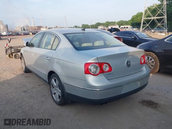 ✅ 2009 Volkswagen Passat Komfort • VIN: WVWJK73C19P053694 • Лот: 42591205. Опубликован ранее на IAAI с пробегом 104 227 миль. Бесплатный доступ к архиву аукционных продаж из США и подробный отчёт об истории автомобиля на DreamBid. Изображение 3.