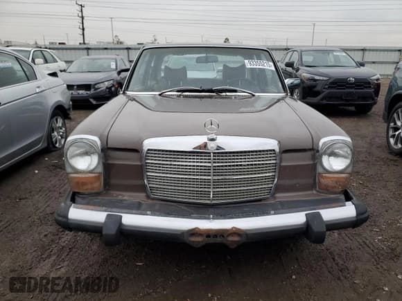 ✅ 1976 Mercedes-Benz 240 • VIN: 11511710128647 • Lot: 93355215. Listed on Copart with 49,756 mi. Free auction sales archive from the USA and detailed vehicle history report at DreamBid. Image 5.