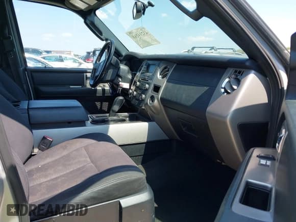 ✅ 2016 Ford Expedition XLT • VIN: 1FMJU1JT1GEF52395 • Lot: 43214118. Listed on IAAI with 164,925 mi. Free auction sales archive from the USA and detailed vehicle history report at DreamBid. Image 5.
